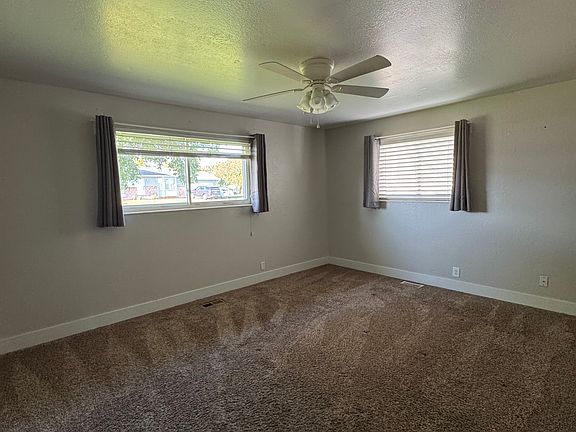 5th image of 433 W 700th St N