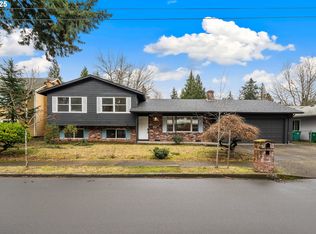 17740 NE Couch St, Portland, OR 97230