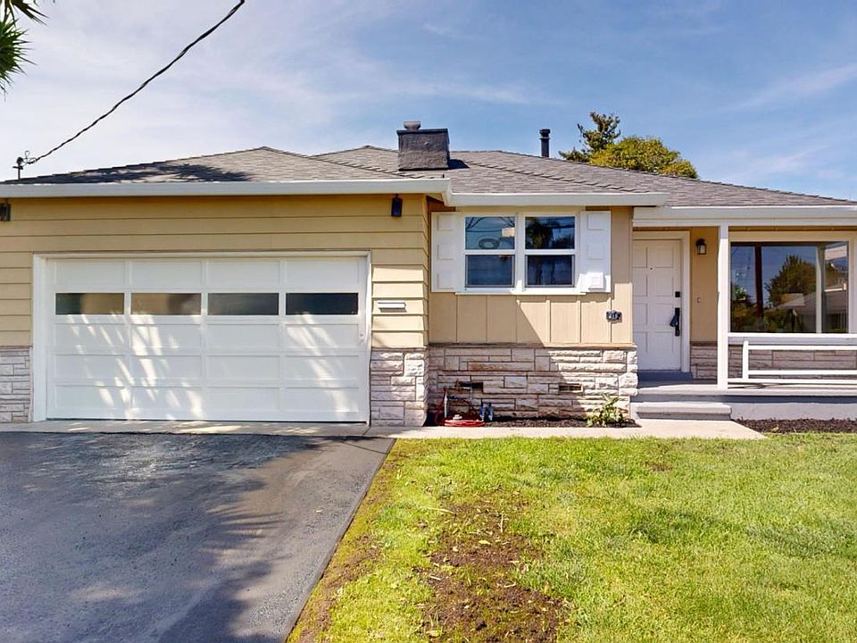 1st image of 215 Wisteria Dr