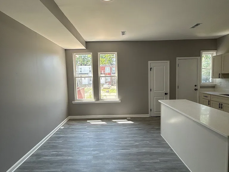 2847 W Garrison Ave — Photo 9