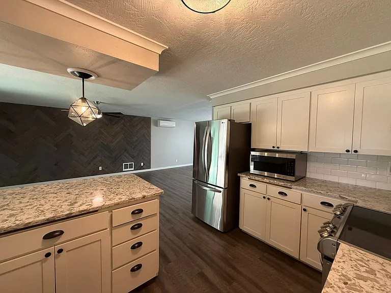640 Lincoln Ave — Photo 14