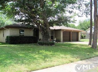 2924 Lawrence St, Irving, TX 75061