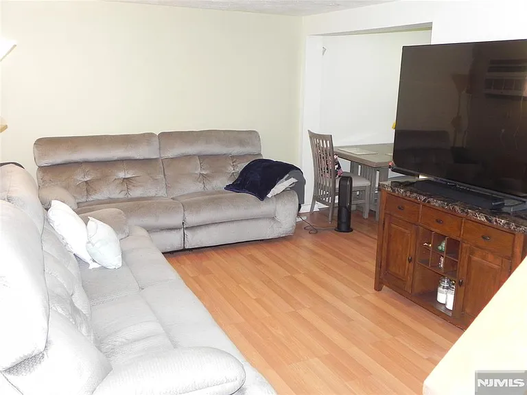453 Liberty St #11 — Photo 4