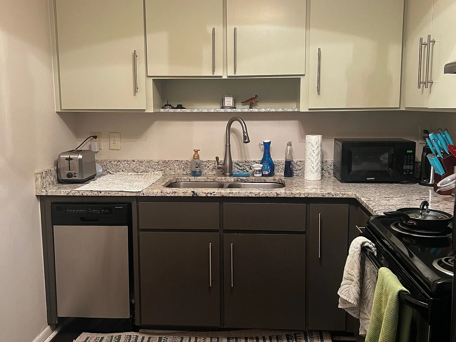 3 bed, 1225 sqft, $3,400 — Photo 2