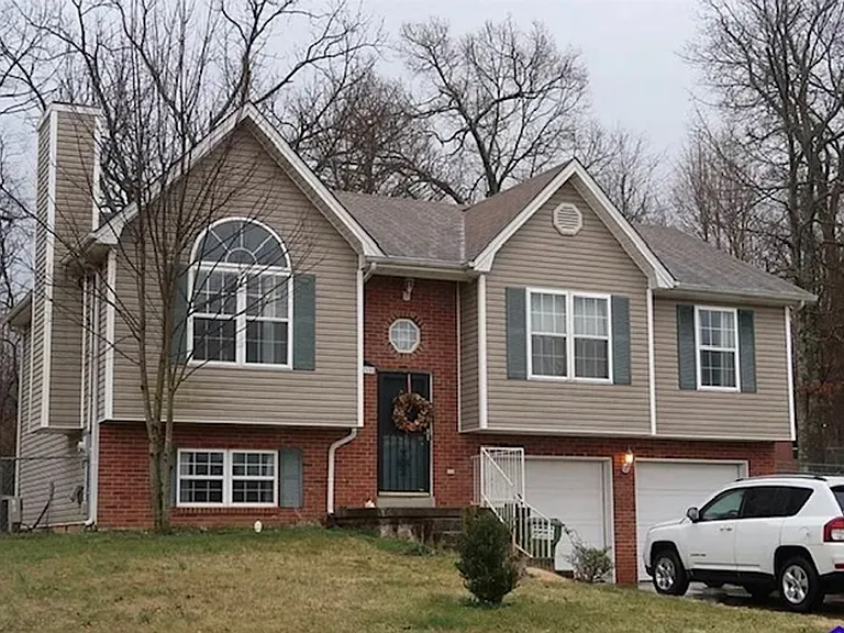 210 Scarlet Ave — Photo 1