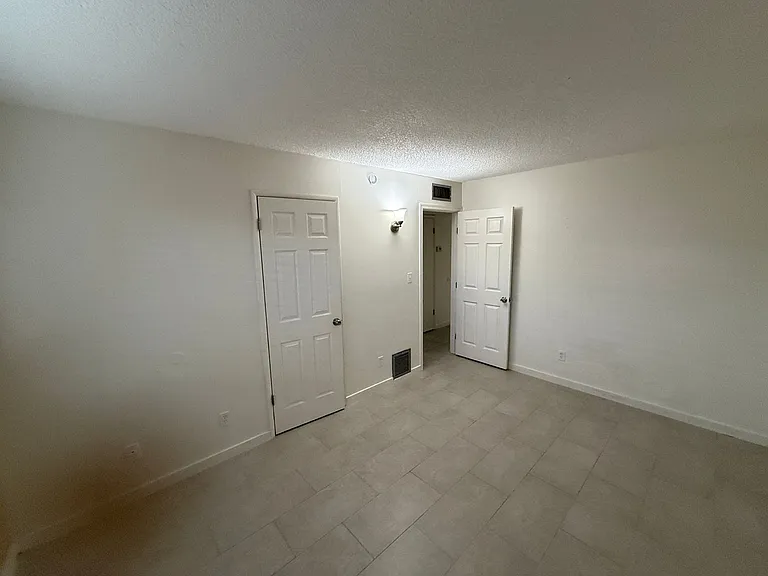 2451 E Mitchell St — Photo 10