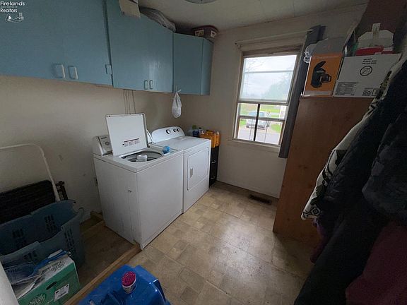 5th image of 439 Erie Ct