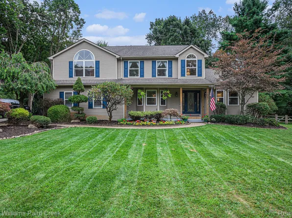 1847 High Pointe Dr, Oxford, MI 48371