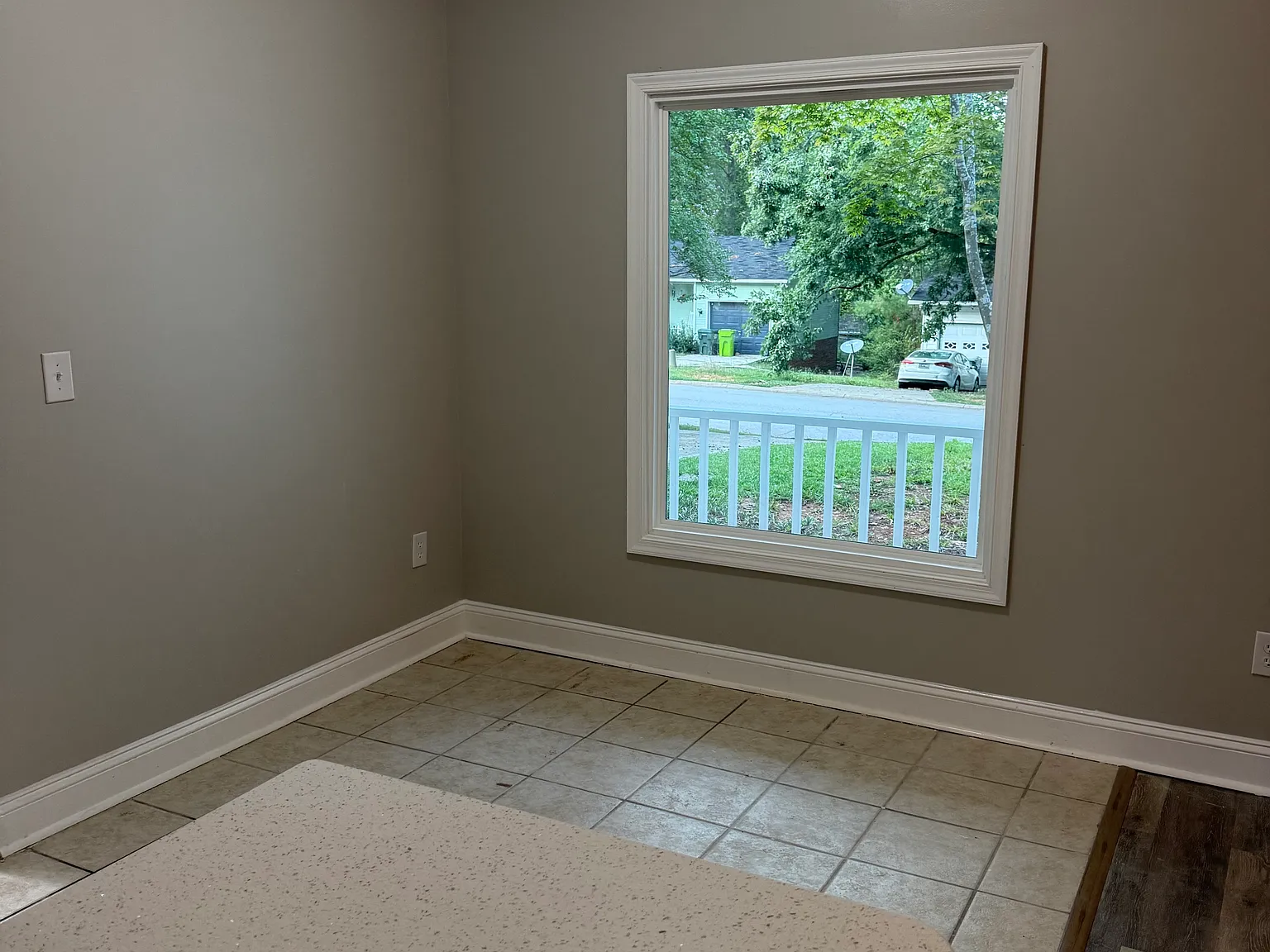 3 bed, 1272 sqft, $2,000 — Photo 3
