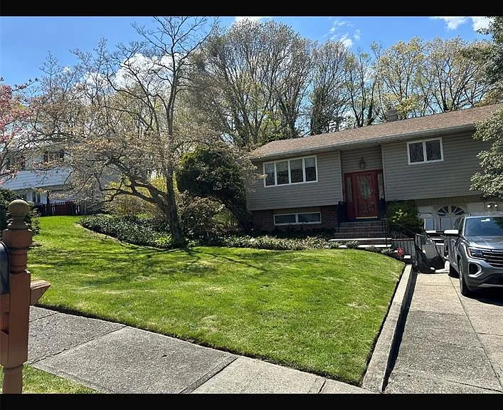 18 Greenwich Rd — Photo 1