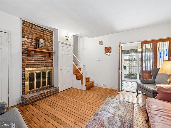 2nd image of 2119 Rodman St