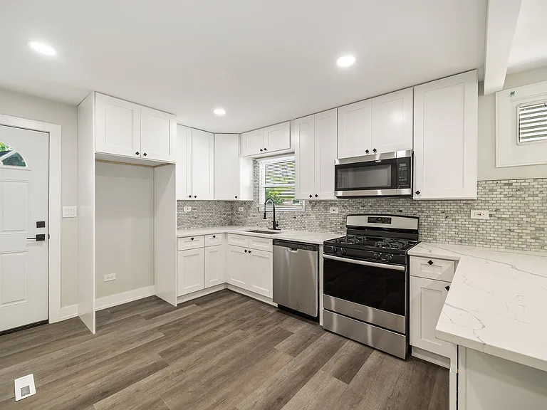 16752 Artesian Ave — Photo 6