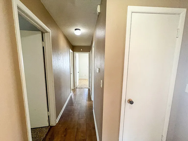 2737 Plymouth Ln — Photo 7