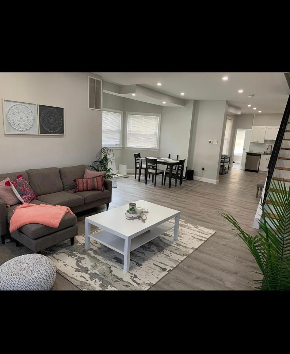 207 Hermitage St — Photo 1