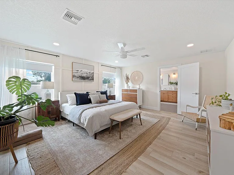 555 Norwood Ct — Photo 15