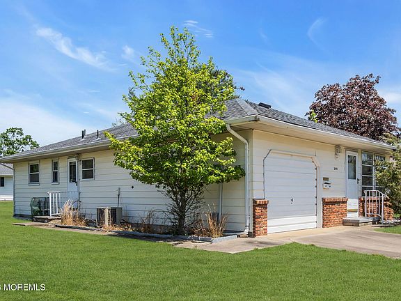 3rd image of 390 Saint Thomas Drive