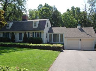7 Westborough Dr, West Hartford, CT 06107