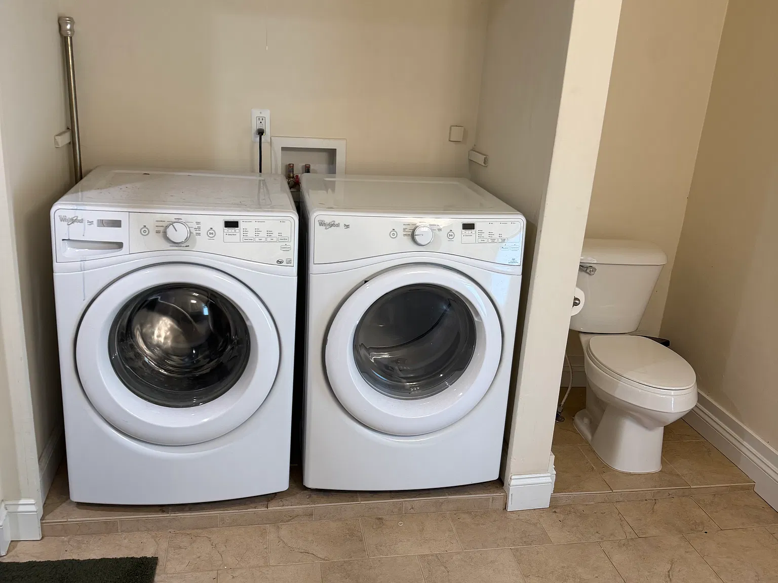 1 bed, 990 sqft, $1,200 — Photo 4