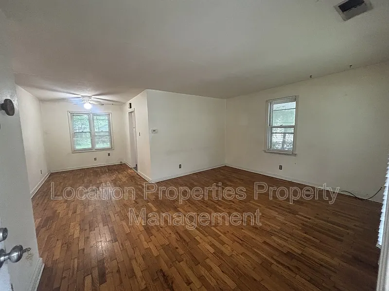 2 bed, 1.0 bath, 876 sqft, $1,395 — Photo 3