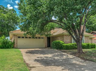6613 Bayberry Dr, Fort Worth, TX 76137