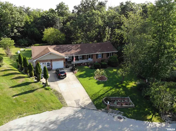 11 Woodland Ln, Macomb, IL 61455