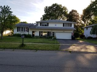 17 Currier Ln, Gates, NY 14624