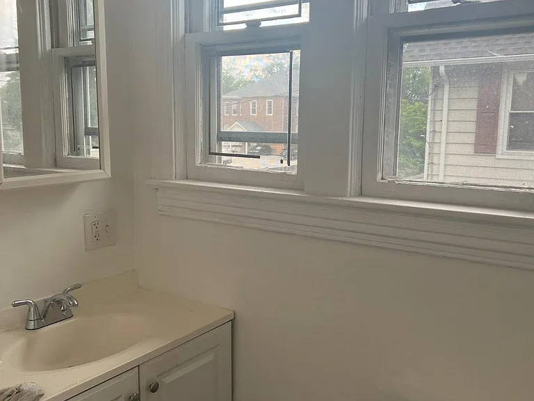 724 Parry Ave #B — Photo 4