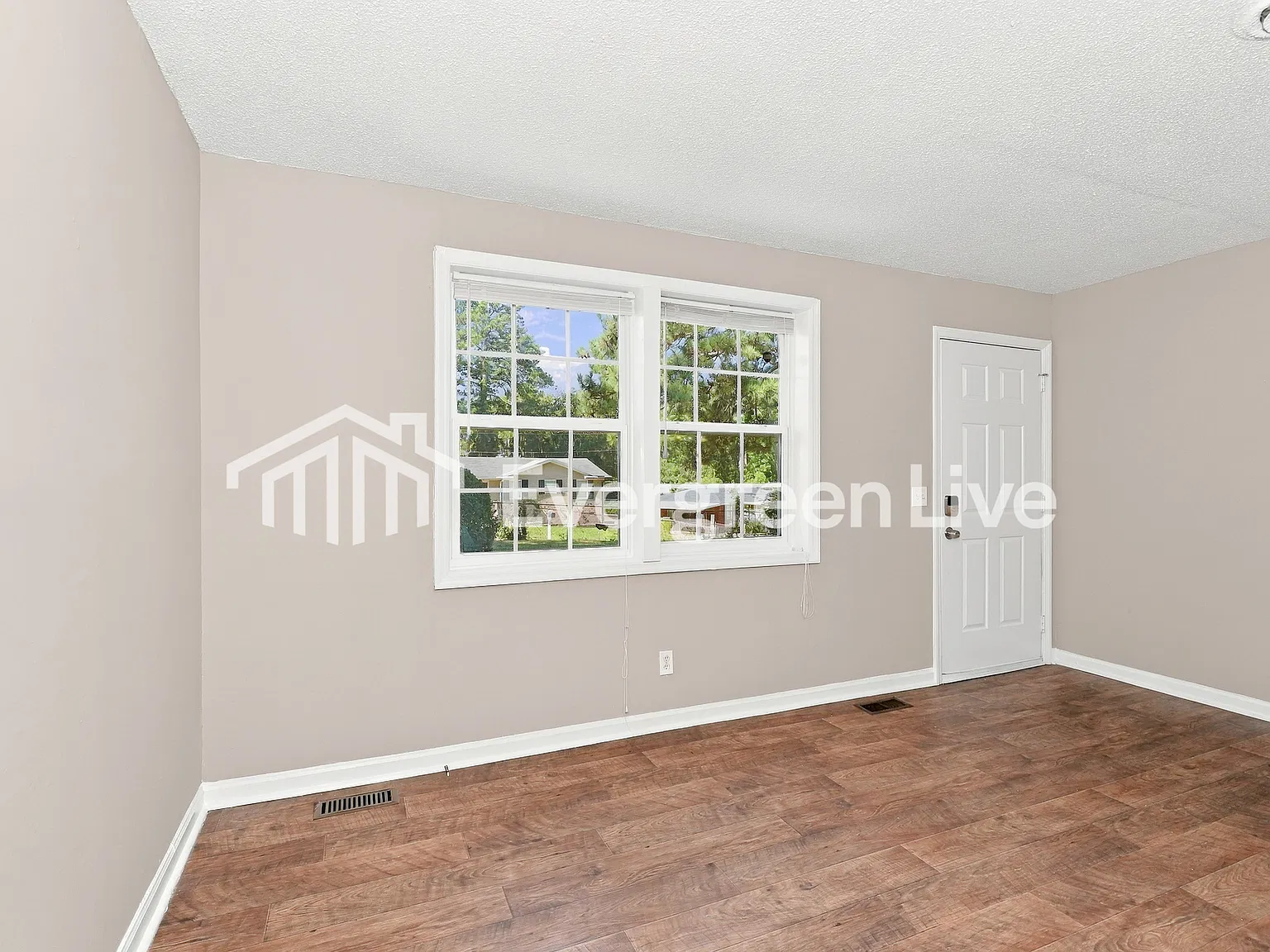 3 bed, 1.5 bath, 1100 sqft, $1,245 — Photo 3