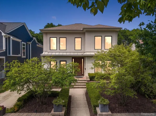 559 Bennaville Ave, Birmingham, MI 48009