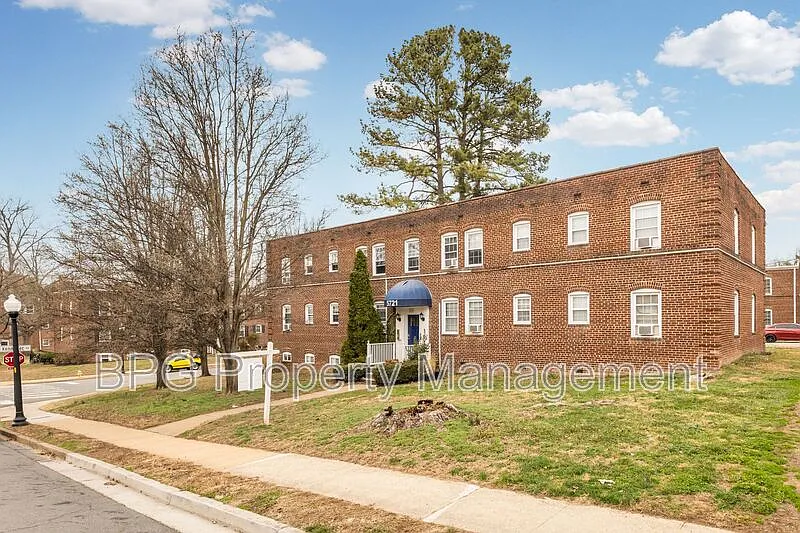 1 bed, 1.0 bath, $1,677 — Photo 2