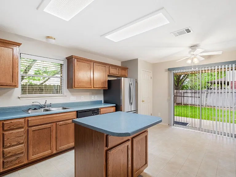 1401 Thibodeaux Dr — Photo 8