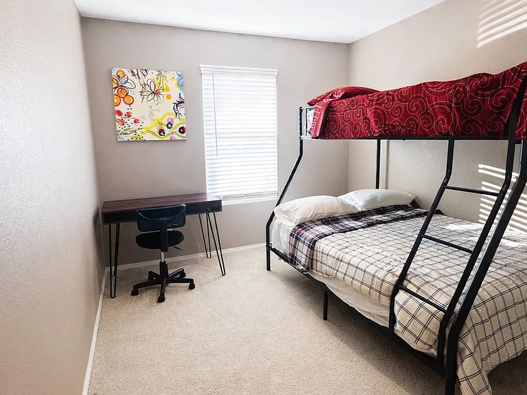 1713 Claireborne Ct — Photo 9