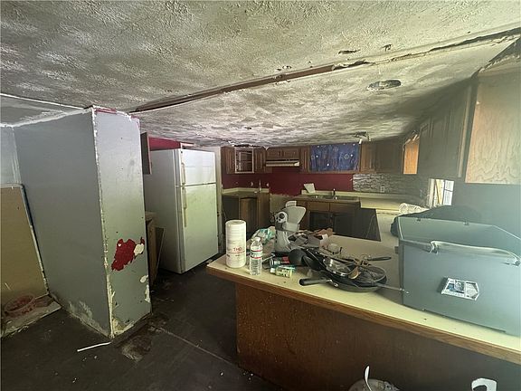 3rd image of 371 Garner Run Rd