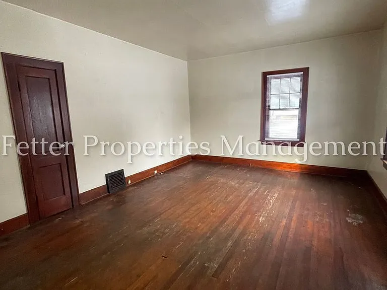 1651 Burdette Ave — Photo 2