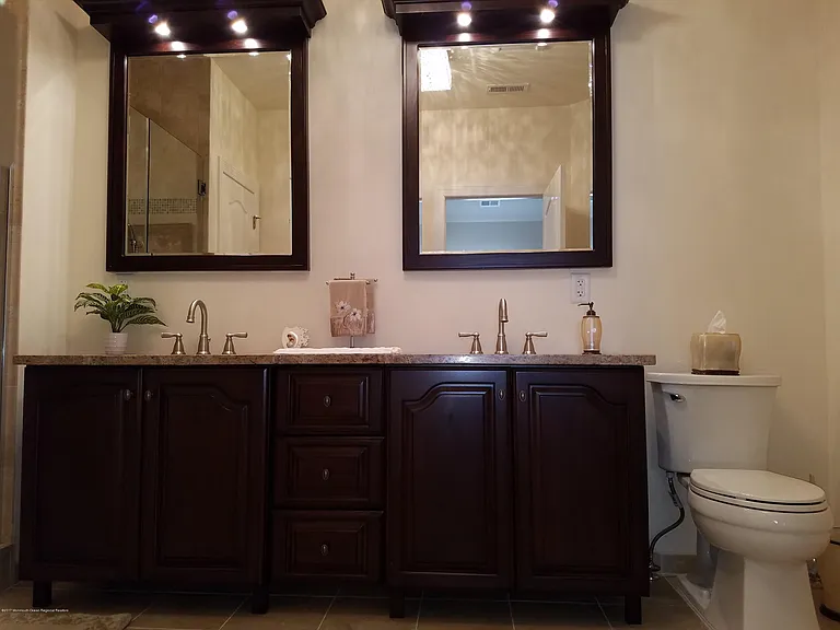 12 Cindy Ct — Photo 33