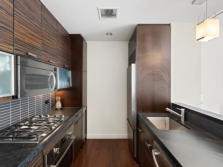 101 W 24th St #12C — Photo 4