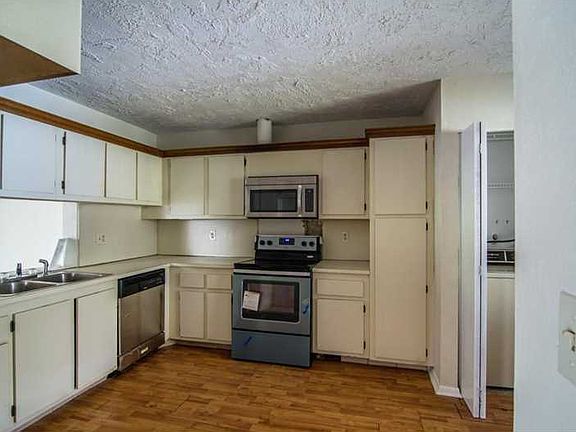 5th image of 16037 Fairway Cir #92