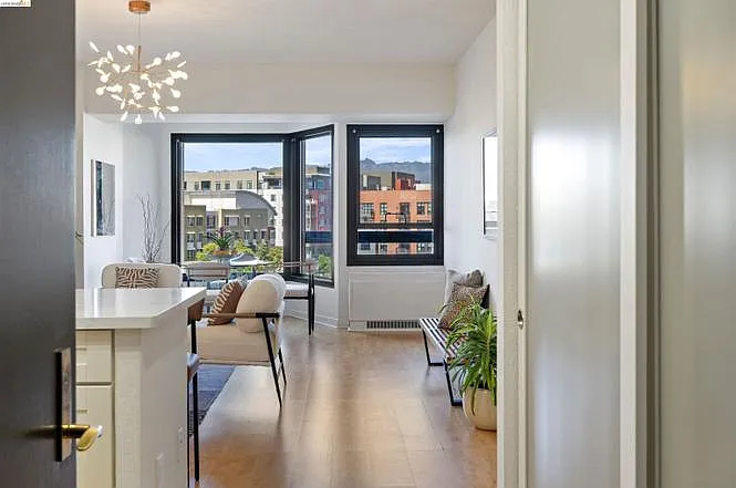 1 bed, 1.5 bath, 768 sqft, $3,000 — Photo 2