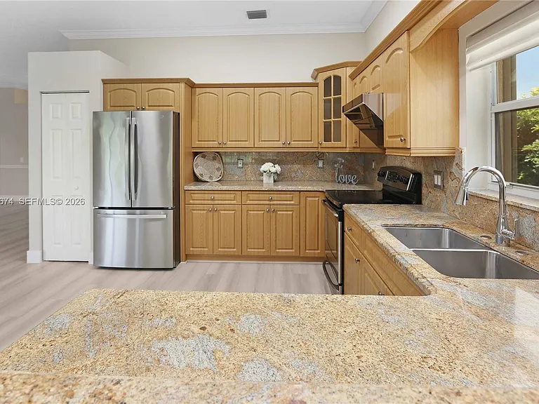 4022 Pinewood Ln — Photo 12