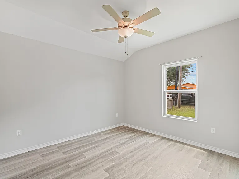 1941 Crestmont — Photo 10