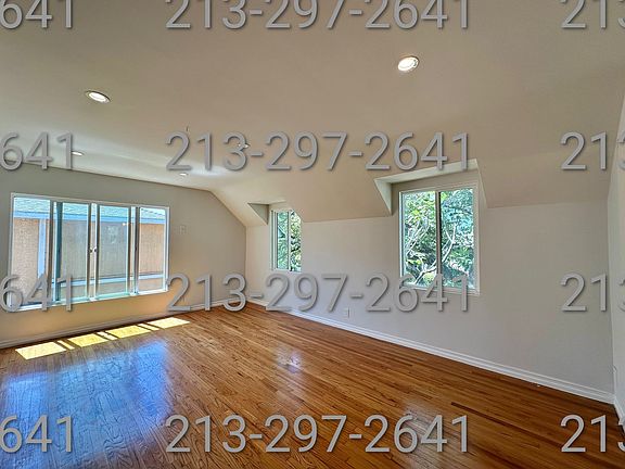 3rd image of 954 N Oxford Ave