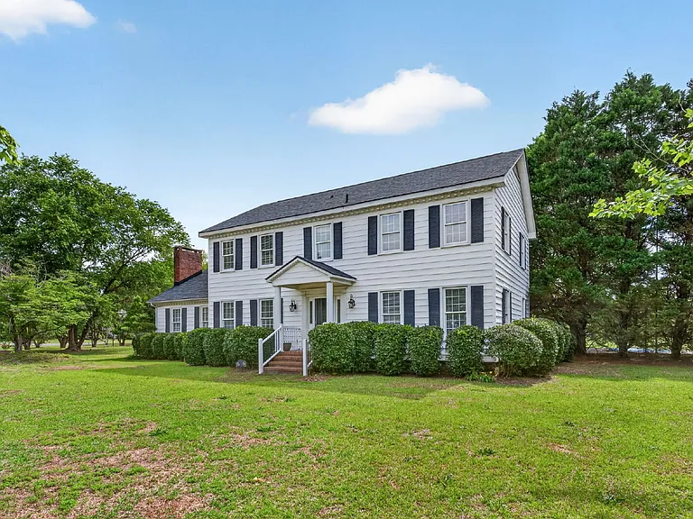 636 N Wilkinson Dr — Photo 3