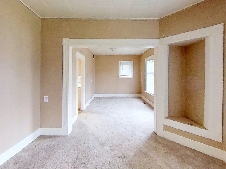 412 Lakeway Dr — Photo 5