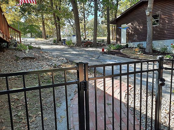 5th image of 13162 Lakeview Dr