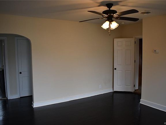 3rd image of 619 Savannah Ave