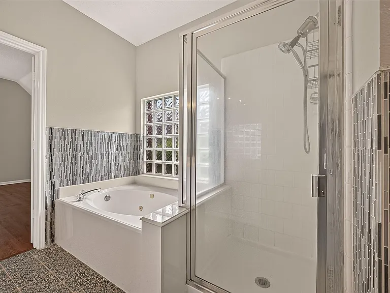 11218 Timbertree Ln — Photo 42