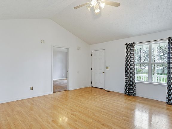 5th image of 319 Fazio Ct