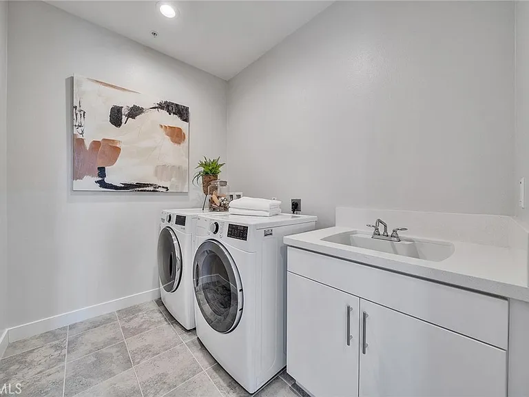 141 Edna Pkwy — Photo 41