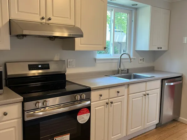 100 Hope St APT 5, Stamford, CT 06906