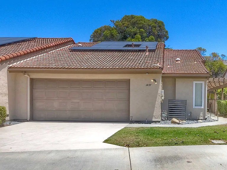 1237 Granada Way — Photo 21